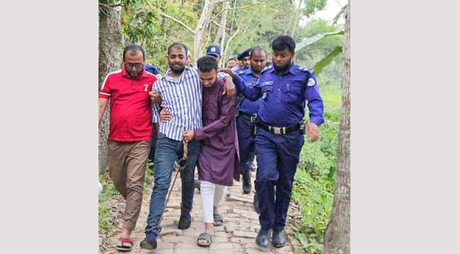 ঝালকাঠিতে ডান্ডাবেড়ি পায়ে বাবার জানাজায় ছাত্রলীগ নেতা