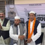 বাকেরগঞ্জে জামায়াত প্রার্থীকে ফুলেল শুভেচছা জানালেন এমপি, জামায়াত প্রার্থী দিলেন ফুলের মালা