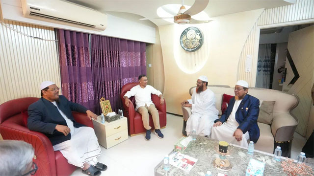 চরমোনাই পীরের বাসায় তারেক রহমান