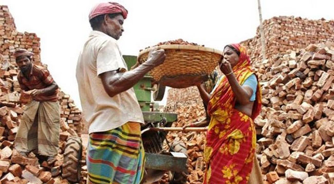 রমজানে আয় কমে যাওয়ায় বিপদে দিনমজুরেরা