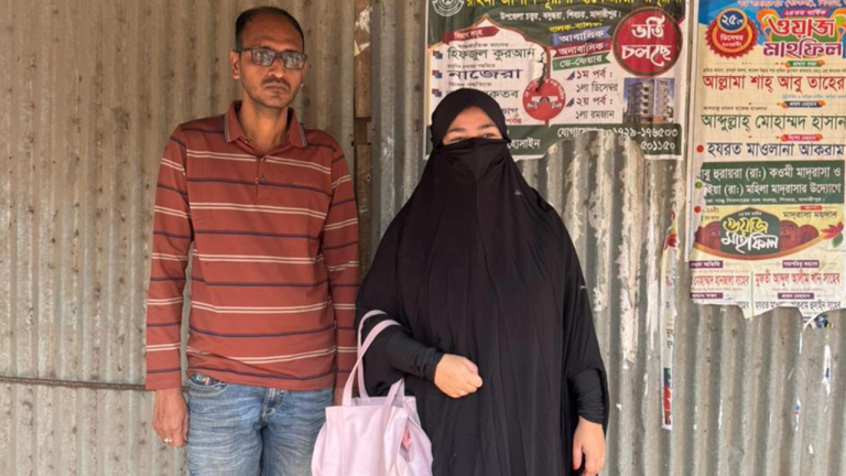 বোরখা পরে ক্রেতা সেজে বাজারে ম্যাজিস্ট্রেট