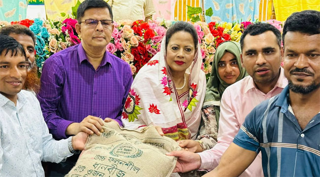 বোরহানউদ্দিনে বিনামূল্যে বীজ-সার বিতরণ কার্যক্রমের উদ্বোধন