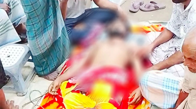 সাপের কামড়ে মৃতকে দাফন না করে ঝাড়ফুঁকে জীবিত করার চেষ্টা
