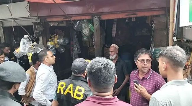 বানারীপাড়ায় ভোজ্য তেল মজুত করায় দুই ব্যবসায়ীকে জরিমানা