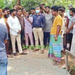 আগৈলঝাড়ায় রডের পরিবর্তে বাঁশ, সেতু ভেঙে ফেলার নির্দেশ প্রশাসনের