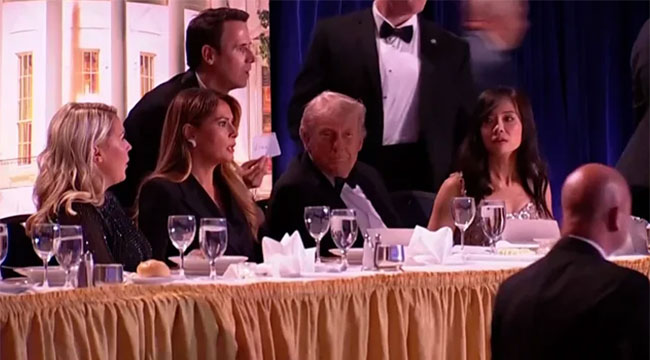 নৈশভোজে গুলির শব্দ, দ্রুত সরিয়ে নেওয়া হলো ট্রাম্পকে