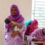 কক্ষ পরিদর্শকের কোলে বাচ্চা, নির্বিঘ্নে পরীক্ষা দিলেন মা