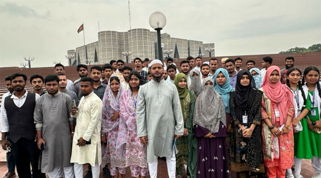 সংসদ পরিদর্শনের সুযোগ পেয়ে উল্লসিত বাউফলের শিক্ষার্থীরা