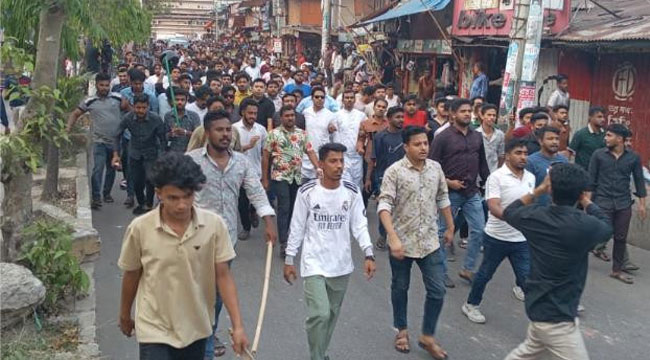 গ্রাফিতিতে ‘ছাত্র’ মুছে ‘গুপ্ত’ লেখার জেরে ছাত্রদল-শিবির সংঘর্ষ