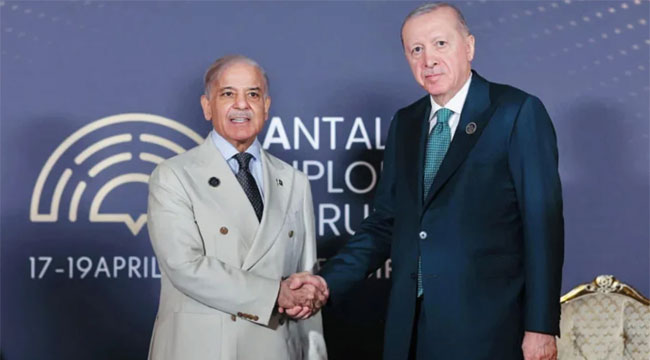 মধ্যপ্রাচ্যে শান্তি প্রচেষ্টায় পাকিস্তানের প্রশংসা করলেন এরদোয়ান