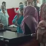 আদালতে ২ আইনজীবীর সংঘর্ষ-জুতা নিক্ষেপ, শোকজ