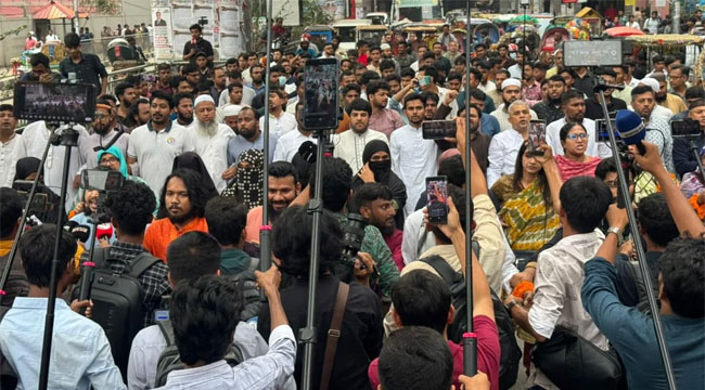 রাজধানীতে এনসিপির বিক্ষোভ, হামলাকারীদের গ্রেপ্তার দাবি
