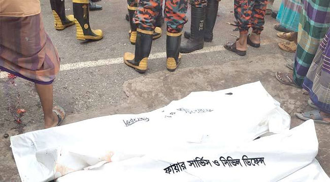 গৌরনদীতে দাঁড়িয়ে থাকা মোটরসাইকেলে বাসের ধাক্কা, সন্তানসহ দম্পতি নিহত