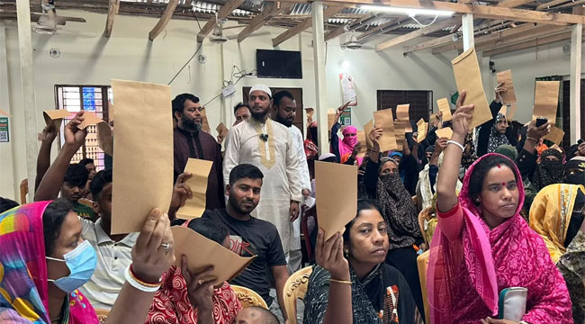 বাউফলে প্রধানমন্ত্রীর ত্রাণ তহবিলের টাকা পেলেন দুস্থরা