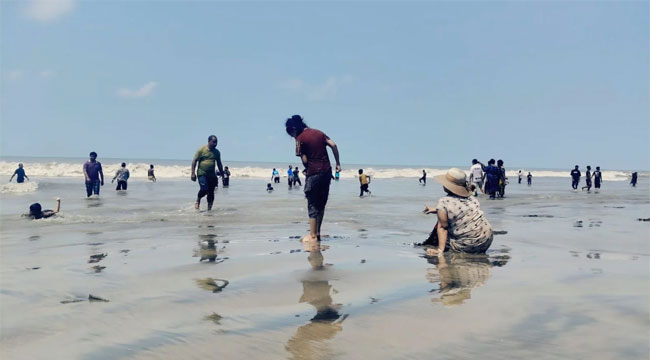 ঈদের দ্বিতীয় দিনেও আশানুরূপ পর্যটক নেই কুয়াকাটায়