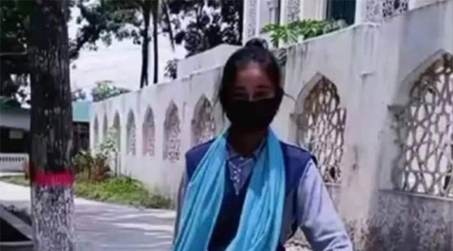 স্কুল ড্রেসে মসজিদে টিকটক ছাত্রীর, স্কুল থেকে বহিষ্কার