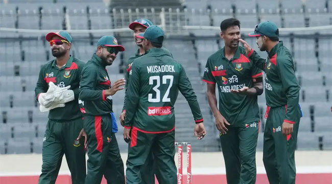 অস্ট্রেলিয়ার বিপক্ষে সিরিজ জয়ে ২ কোটি বোনাস পাচ্ছেন মিরাজরা