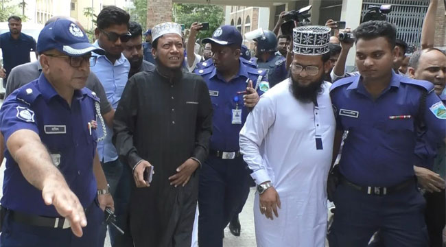 আদালতে আত্মসমর্পণ করে জামিন পেলেন মুফতি আমীর হামজা