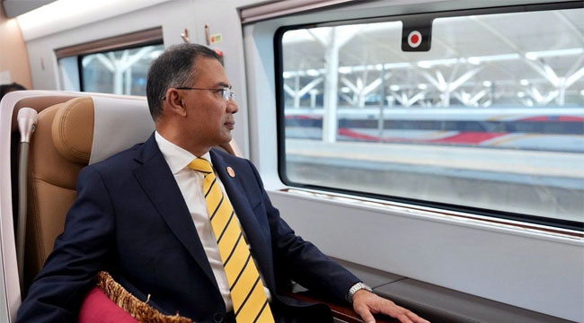 বেইজিং পৌঁছেছেন প্রধানমন্ত্রী তারেক রহমান