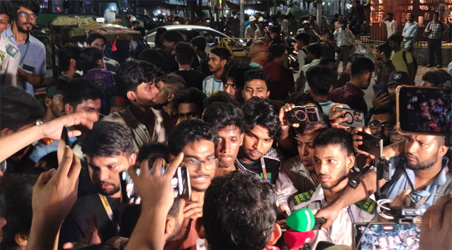 শিক্ষামন্ত্রীর পদত্যাগে সময় বেঁধে সড়ক ছাড়লেন শিক্ষার্থীরা