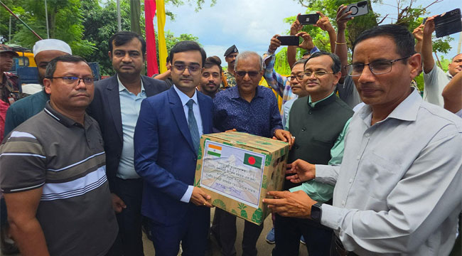 ভারত থেকে প্রধানমন্ত্রীর জন্য এলো উপহারের ৭৮০ কেজি আনারস