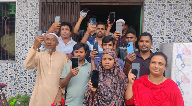 বরিশালে হারানো ২০ মোবাইল ফিরে পেয়েছেন প্রকৃত মালিকরা
