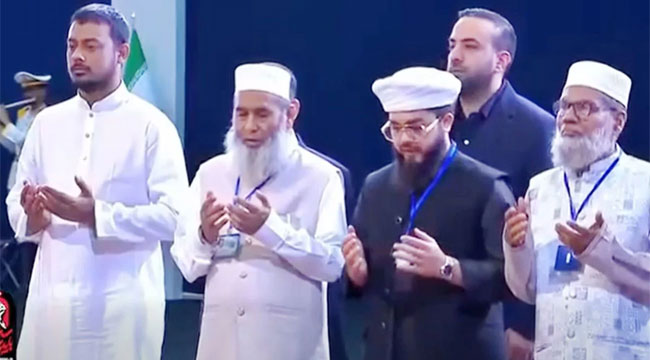 খামেনির কফিনের সামনে দাঁড়িয়ে ১১ দলের প্রতিনিধিদের মোনাজাত