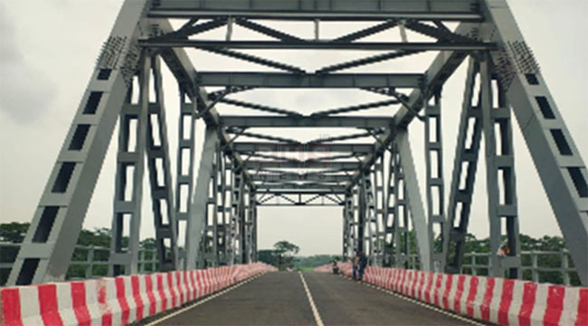 অন্ধকারে খুলে নেওয়া হচ্ছে গোমা সেতুর নাট-বল্টু, ঝুঁকিতে ৯২ কোটি টাকার অবকাঠামো