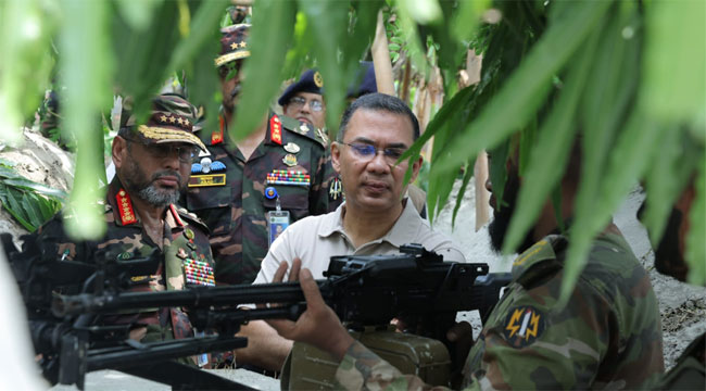 সেনাবাহিনীর মহড়া পরিদর্শনে প্রধানমন্ত্রী