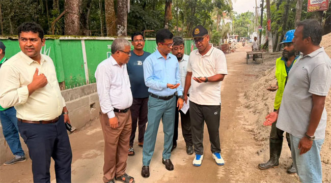 পিরোজপুরে ‎উন্নয়নকাজ পরিদর্শনে জেলা প্রশাসক, মান নিশ্চিতের নির্দেশনা