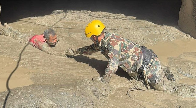 হিমালয় থেকে নেমে এলো মৃত্যু