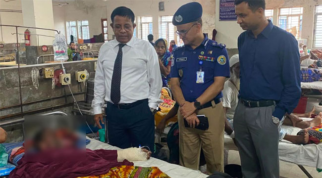 বাকেরগঞ্জে বোমা বিস্ফোরণে দগ্ধদের উন্নত চিকিৎসার জন্য পাঠানো হলো ঢাকায়