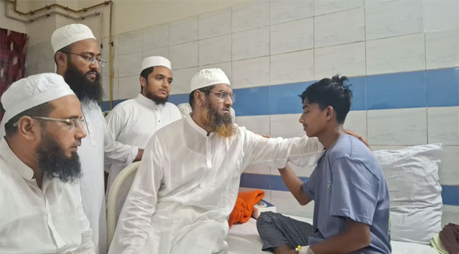 হবিগঞ্জে হামলায় আহত আলিফকে দেখতে হাসপাতালেমামুনুল হক