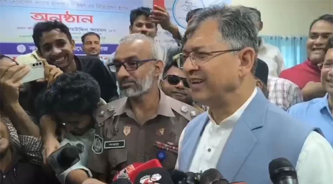 ‘কিসের হাসিনা? কোথায় বক্তব্য দিয়েছে? তার চেহারা কি দেখা গেছে?’