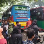 বাবুগঞ্জে বাসচাপায় মাদরাসা শিক্ষিকার মৃত্যু, শিক্ষার্থীদের মহাসড়ক অবরোধ