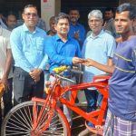 উজিরপুরে ‍সমাজসেবা বিভাগ থেকে অটোভ্যান পেল দুই জন