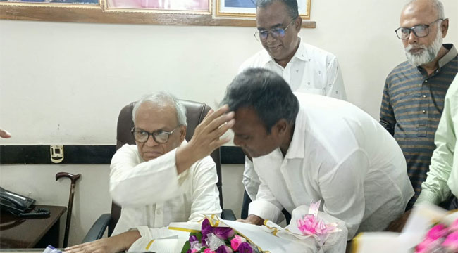 ভারপ্রাপ্ত মহাসচিবের সাথে পিরোজপুরের বিএনপি নেতা শুভ্রর সৌজন্য সাক্ষাৎ