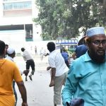 ইসলামী ব্যাংকের সামনে দুই গ্রুপের সংঘর্ষ, আহত ৫৫