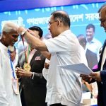 ১০২ গুণী শিক্ষকের হাতে সম্মাননা তুলে দিলেন প্রধানমন্ত্রী