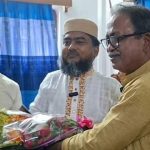 জামায়াত প্রার্থীর বাড়িতে ফুল নিয়ে মির্জা ফয়সল