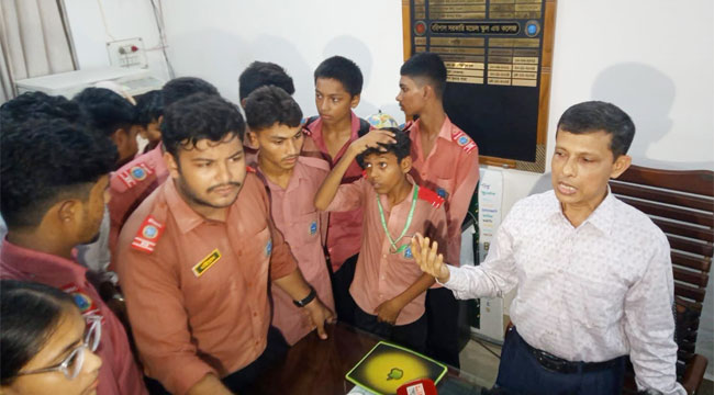 বরিশালে অধ্যক্ষের সঙ্গে শিক্ষার্থীদের অসদাচরণের অভিযোগ