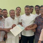 চরফ্যাশনে নিজের সার ডিলারশিপ নেতাকর্মীদের কাছে হস্তান্তর করলেন যুবদল নেতা